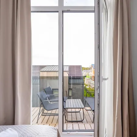 Cozy I Pool I Balcony I Ac I Cohost Apartament
