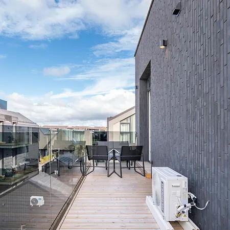 Cozy I Pool I Balcony I Ac I Cohost